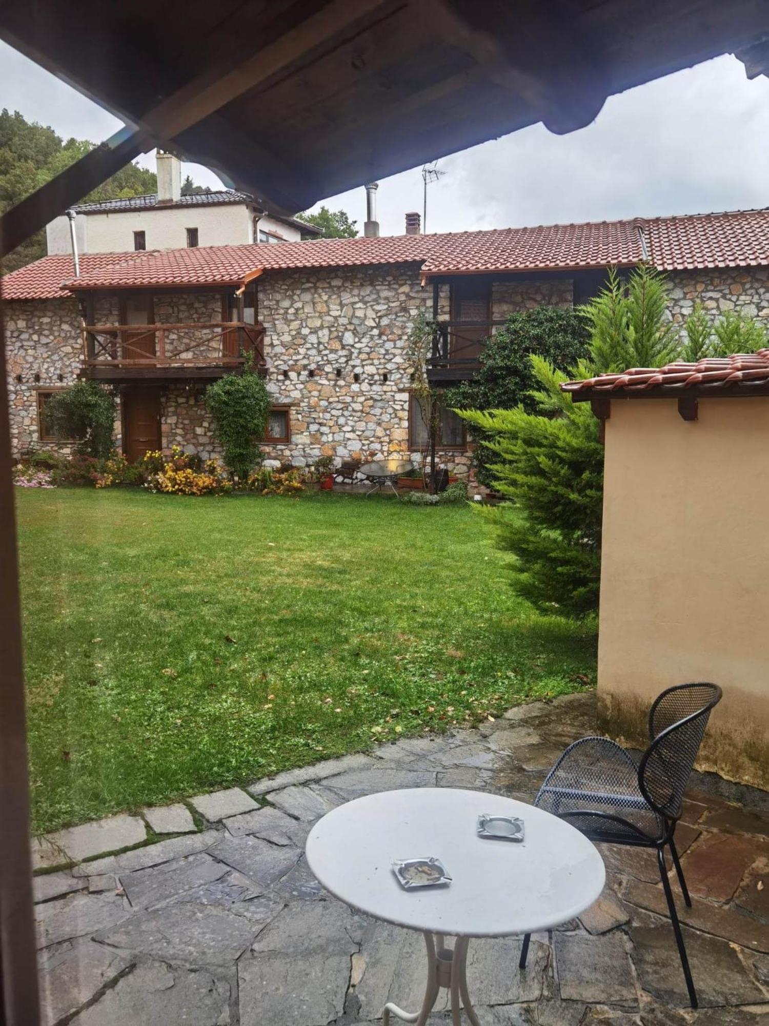 Traditional Stone Cottage In Palio Elatohori Exteriör bild